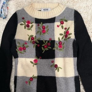 Vintage moschino sweater with flower detail